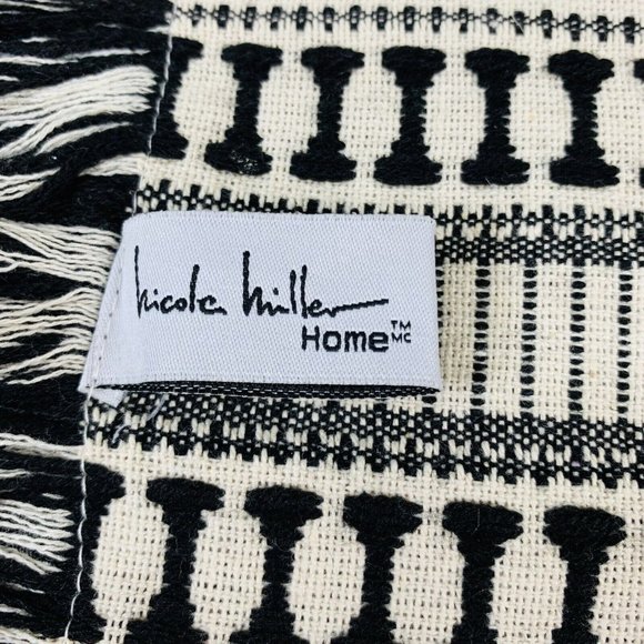 Boho Chic Set Of 4 Nicole Miller Rectangle Placemats Aztec Pattern Fringe Black - Picture 3 of 11